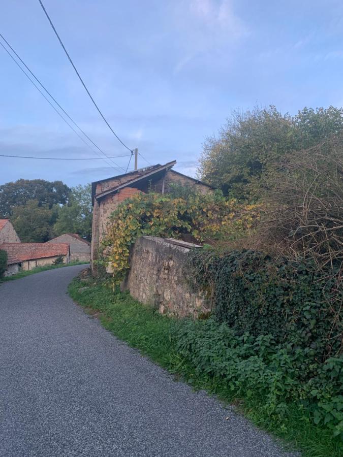 Busset Liages Situe Dans Le Bourbonnais 1 Chambres Lit Double Et Un Clic Clac Zewnętrze zdjęcie